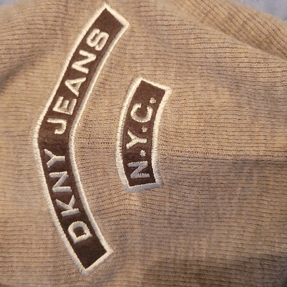 DKNY Men's sweater - Picture 2 of 3